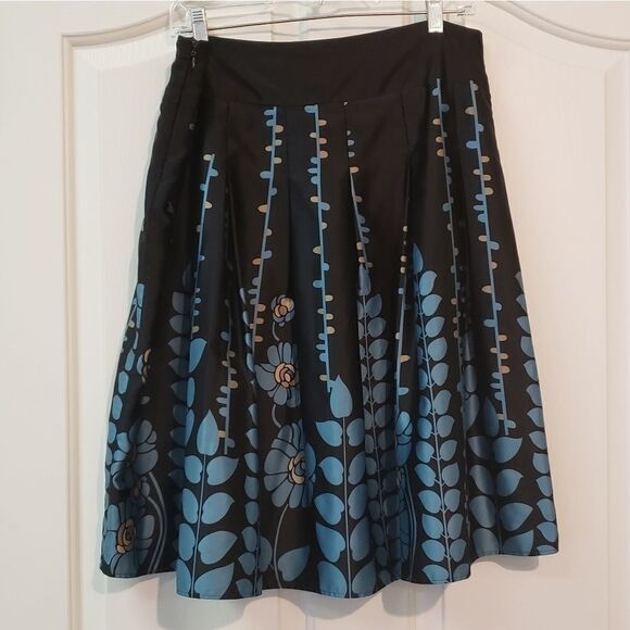 Mossimo Skirt - Picture 2 of 4